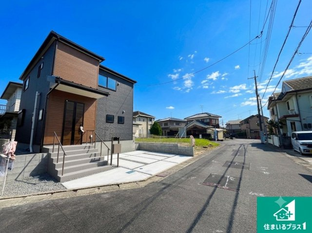 草津市西矢倉　新築一戸建ての前面道路含む現地写真