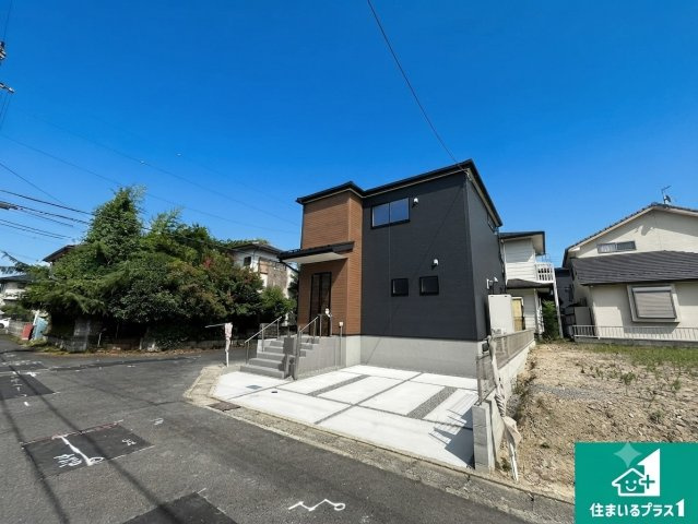 草津市西矢倉　新築一戸建ての外観|周辺は落ち着いた街並みの住宅地！子育てがしやすい住環境です！気になることがありましたら、お気軽にお問い合わせください！