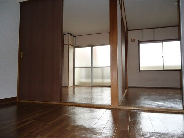 徳川園ウエストマンションの洋室