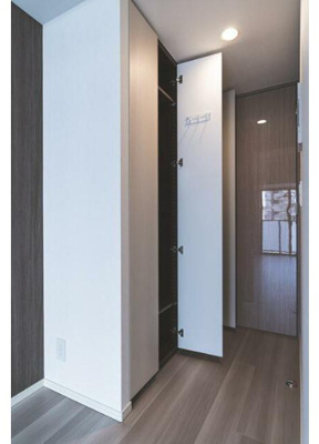 【玄関】 | ＣｉｔｙＬｕｘＹｏｋｏｈａｍａ | 同建物他のお部屋の参考写真です