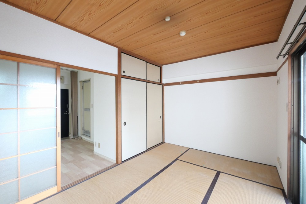 西都ビルの寝室