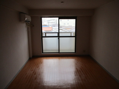 【居間・リビング】 | スマイルパールハイツⅢ | 洋室のお部屋です