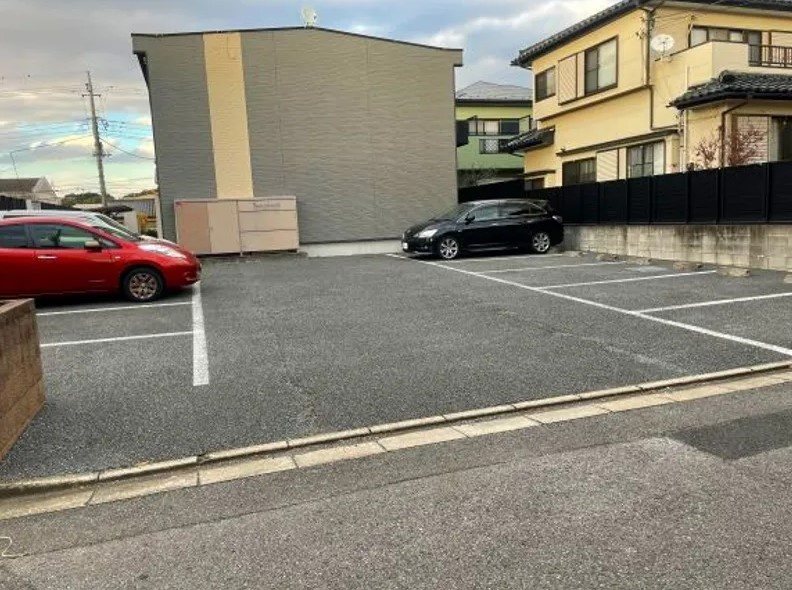 レオパレスアークⅡの駐車場