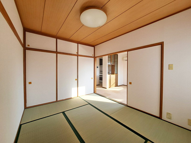 【和室】 | ロイヤルシャトー南大泉　(保谷店) | 横になってくつろいだり、お子様と遊んだり、お客様を迎えたりと様々な場面で活躍する和室。