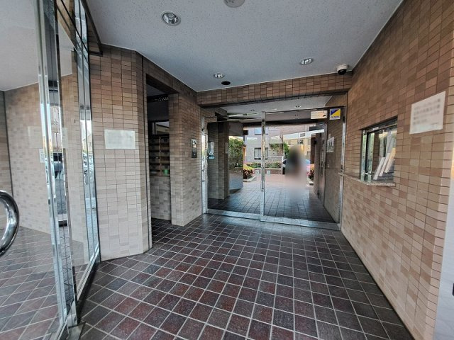 【エントランス】 | ロイヤルシャトー南大泉　(保谷店) | 外部からの侵入を防ぎ安心感のあるオートロック付。