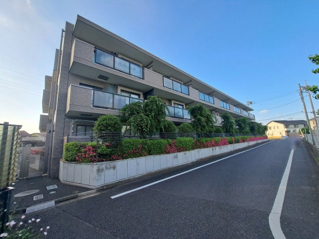 【外観】 | ロイヤルシャトー南大泉　(保谷店) | スーパーやコンビニが徒歩10分以内にありお買い物も便利です。