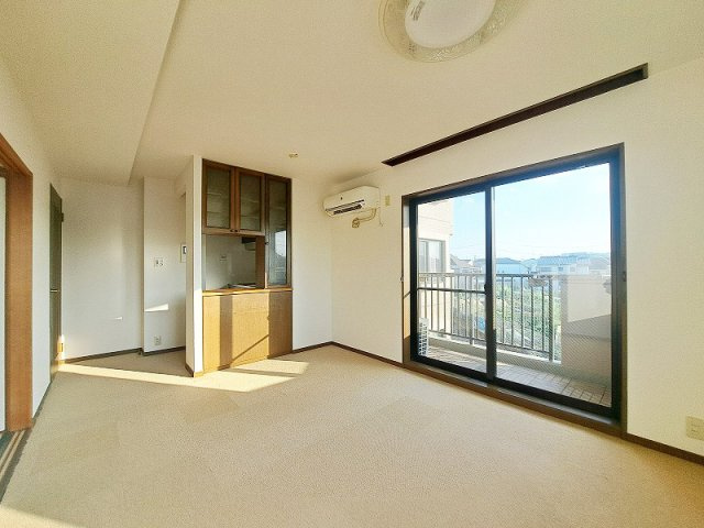 【居間・リビング】 | ロイヤルシャトー南大泉　(保谷店) | 2階部分かつ2面採光のため陽当たり・通風良好。