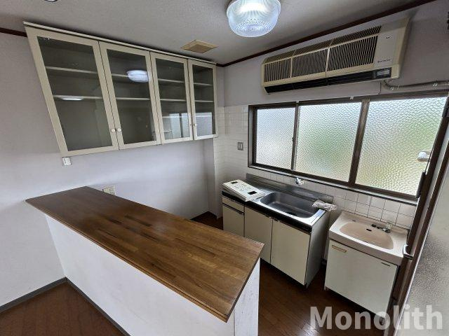 有住ビルのキッチン