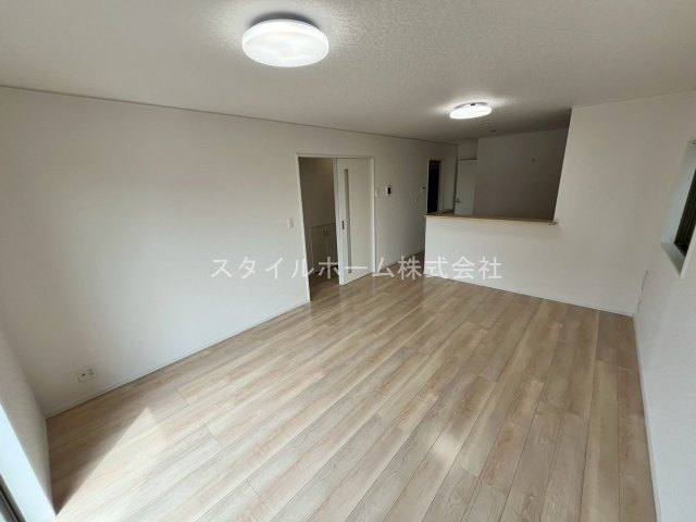 梅薮西町貸家の居間・リビング