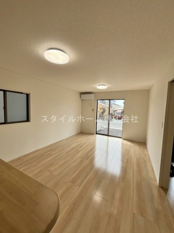 梅薮西町貸家の居間・リビング