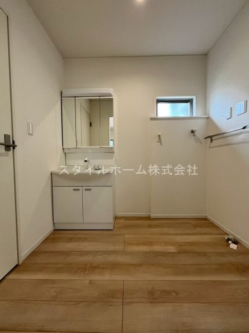梅薮西町貸家の洗面所
