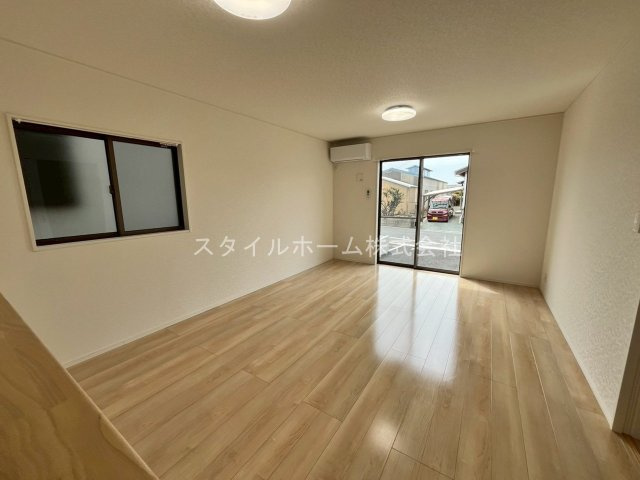 梅薮西町貸家の居間・リビング