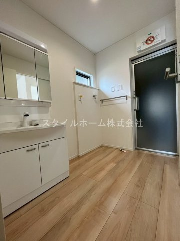 梅薮西町貸家の洗面所
