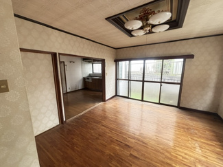 【居間・リビング】 | 中古戸建　横浜市戸塚区汲沢3丁目 | リビング