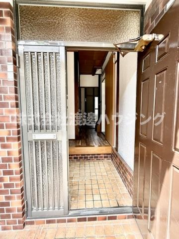 高田町貸家の玄関