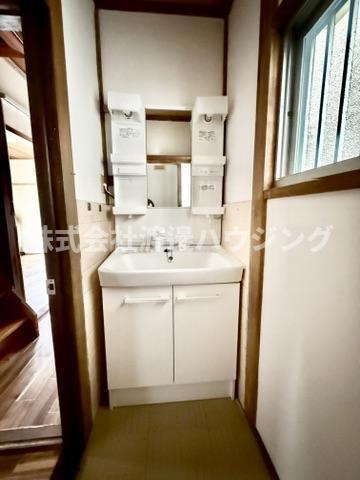 高田町貸家の洗面所
