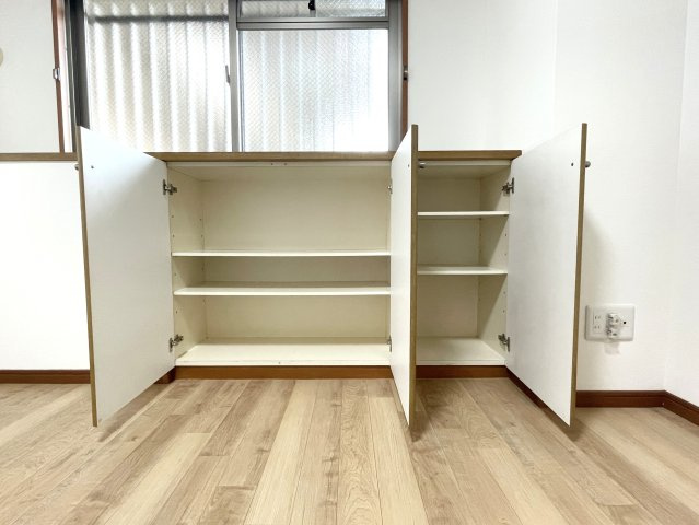 グラン・コート千本一条の収納|共用通路側　洋室5.6帖