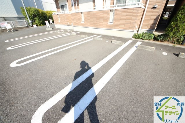 メゾネット・アンジュ弐番館の駐車場