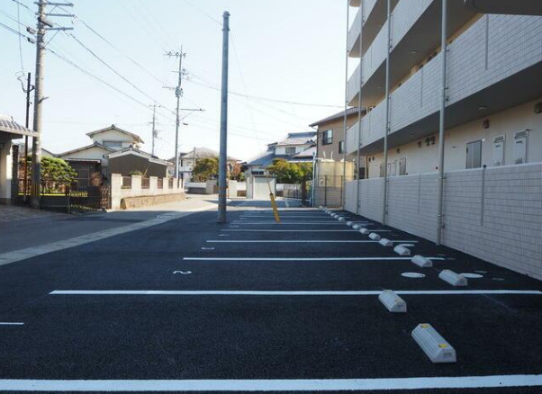 クオーレ津守の駐車場