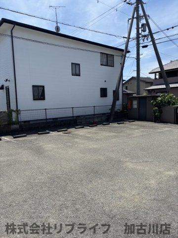 高砂市曽根町のアパートの駐車場