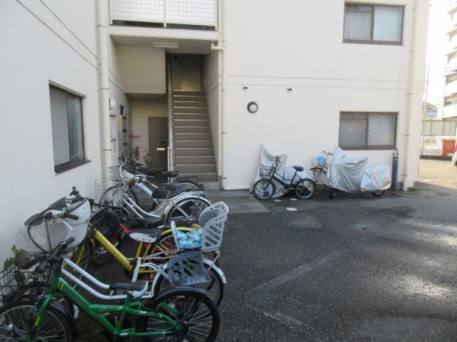 ハイツ神田の駐車場