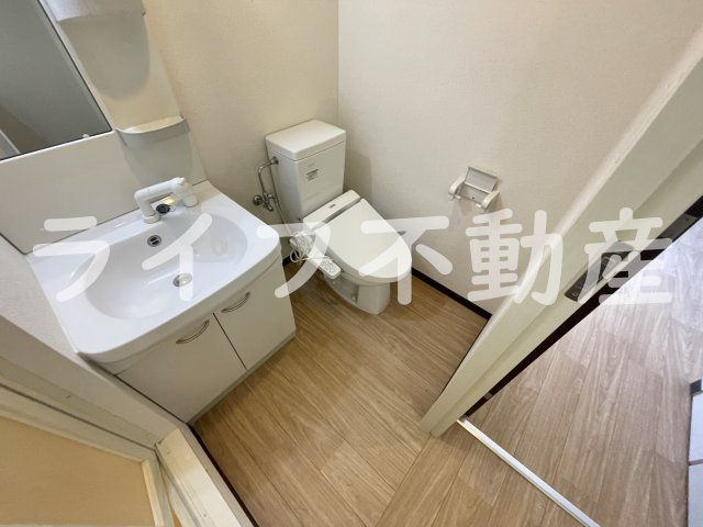 M’プラザ小阪駅前の洗面所|脱衣スペースもあります