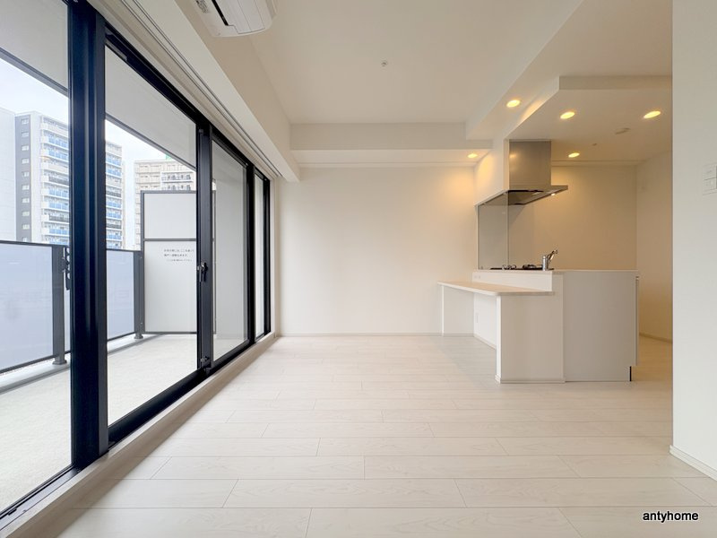 Alivis浪速東SoL TERRACE　仲介手数料無料の居間・リビング