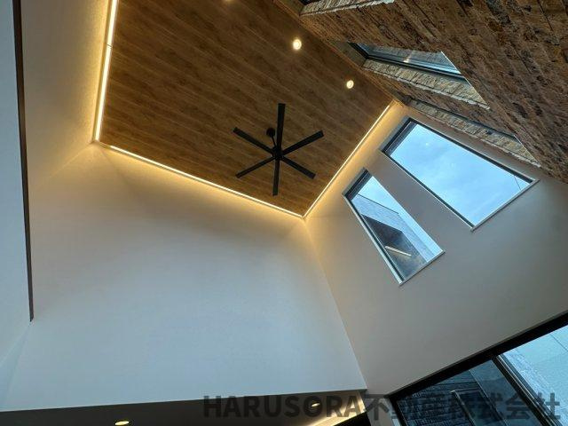 生駒市辻町　３階建のその他