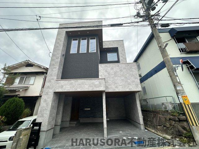 生駒市辻町　３階建