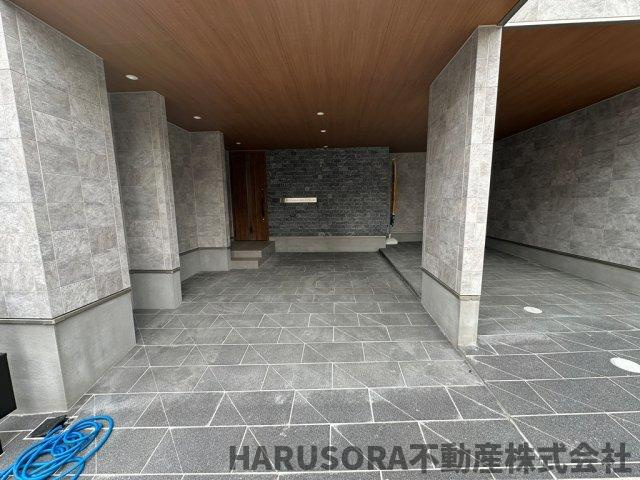 生駒市辻町　３階建の駐車場