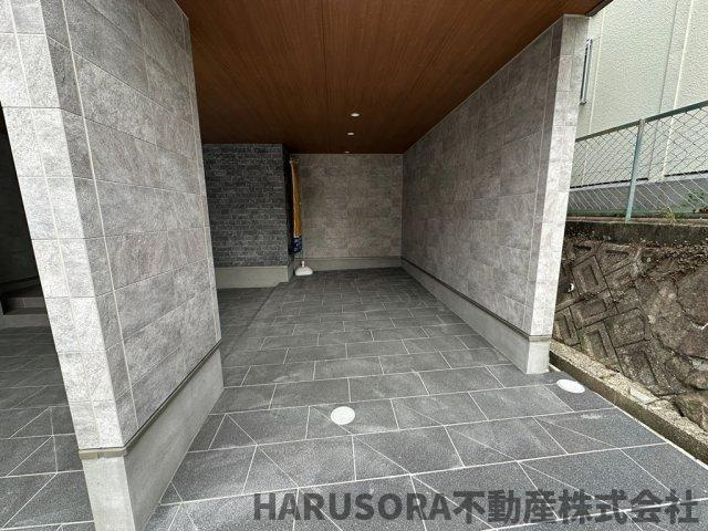 生駒市辻町　３階建の駐車場