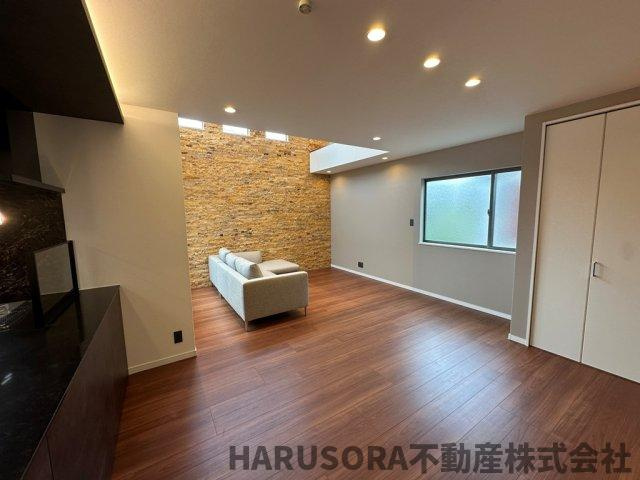 生駒市辻町　３階建の居間・リビング