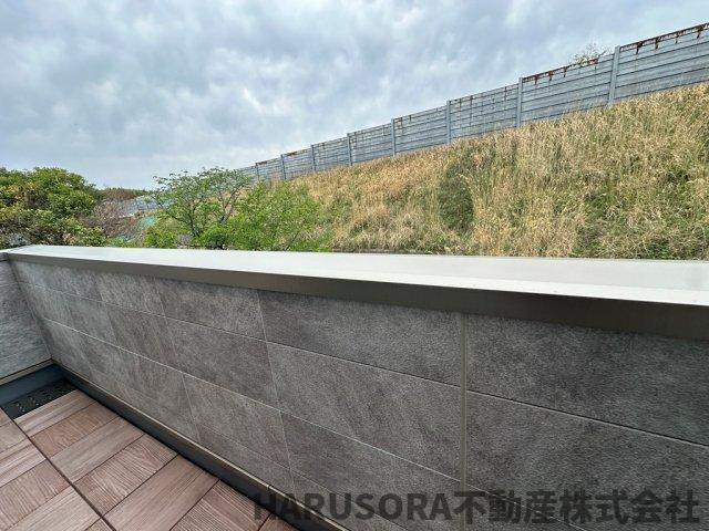 生駒市辻町　３階建のバルコニー
