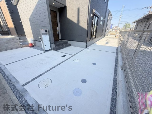 三郷市彦糸　新築戸建　全5棟　2号棟の駐車場|カースペース2台分あり（車種制限あり）