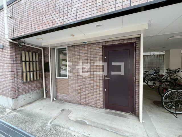 レジデンス山地のエントランス