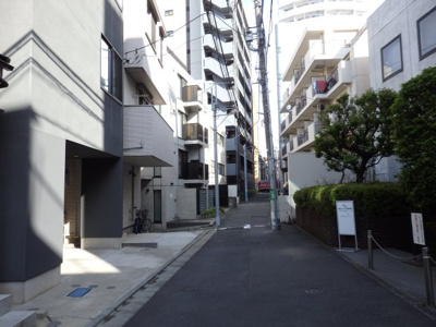 【前面道路含む現地写真】 | 渋谷区代々木１丁目中古戸建