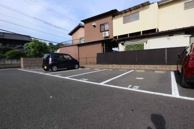 ルミナスの駐車場