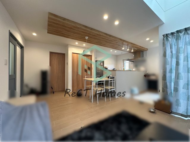 姫路市花田町加納原田中古戸建の居間・リビング