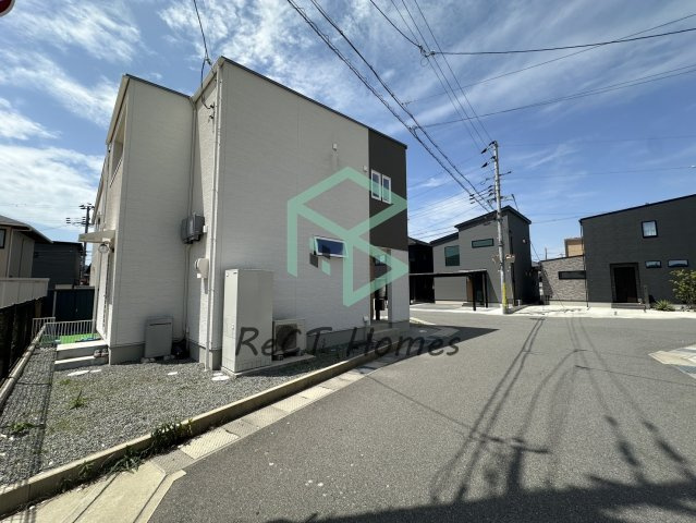 姫路市花田町加納原田中古戸建の前面道路含む現地写真