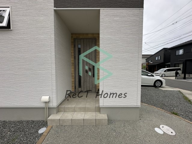 姫路市花田町加納原田中古戸建の玄関