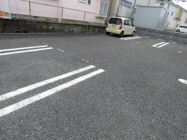 フロイデの駐車場