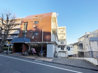 【外観】 | さほど大きなサイズではありませんが、清潔感があり、好感の持てるマンション外観。ぜひ一度、現地でご覧ください。～即日のご見学可能～　お問合せはお気軽にどうぞ。