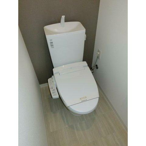 横浜市中区本郷町２丁目の賃貸マンションのトイレ