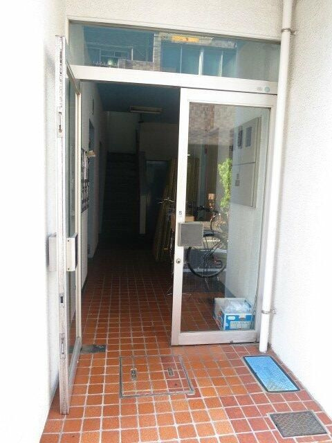 川田ビルのエントランス
