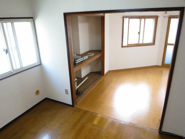 川田ビルの居間・リビング