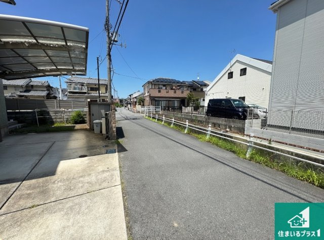 ●大和郡山市小泉町　第24期　新築一戸建ての前面道路含む現地写真|周辺は落ち着いた街並みの住宅地！子育てがしやすい住環境です！まだ未完成ですが、現地でしかわからない事もございます。是非一度ご覧ください。