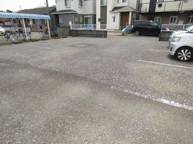 エスポワール霞Bの駐車場