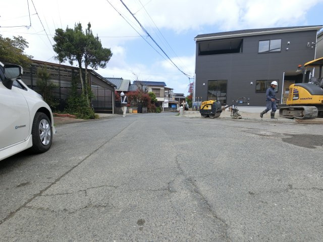 唐津市旭が丘　第１　2号棟の前面道路含む現地写真|建築中です