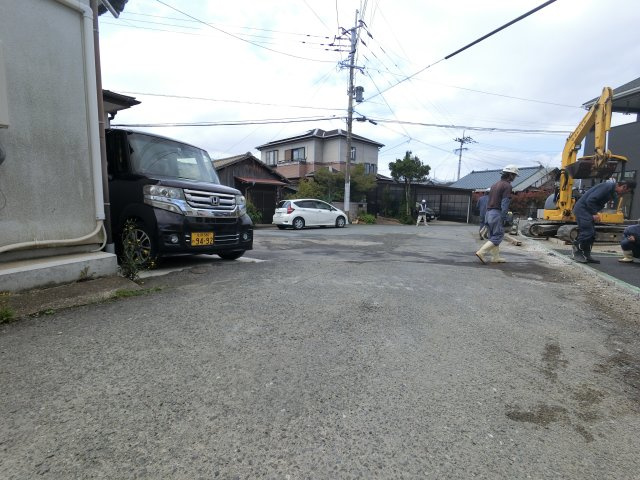 唐津市旭が丘　第１　2号棟の前面道路含む現地写真