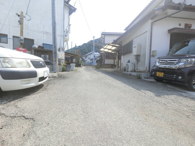 唐津市旭が丘　第１　2号棟の前面道路含む現地写真